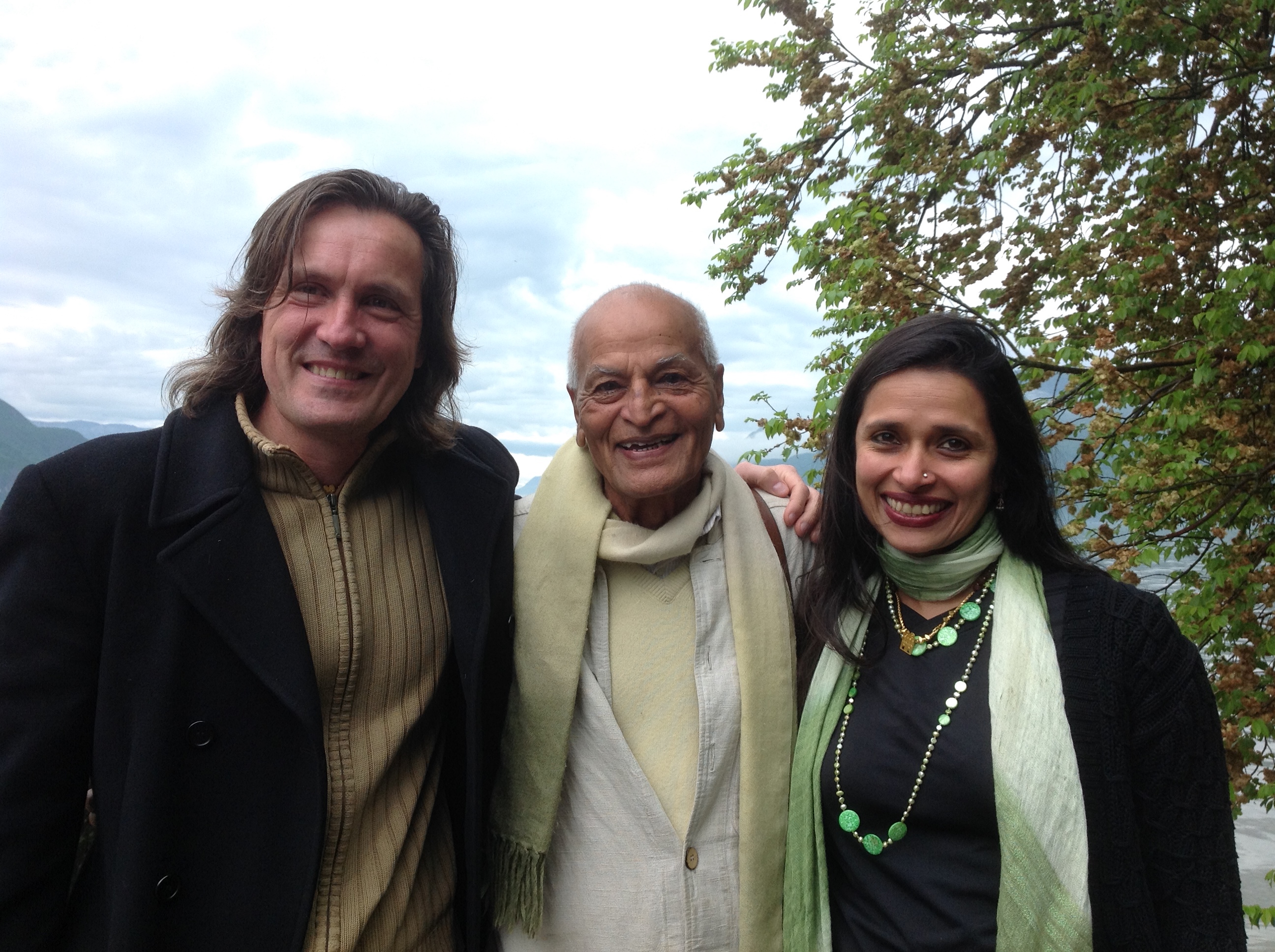 With Satish Kumar Founder of Schumacher College in Hotonnes 2015 3