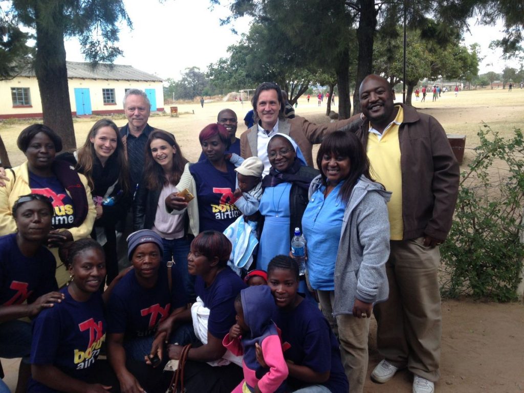 Andrew Nyambayo CARE VIVA Zimbawbwe Domboshava 2016 06 25 Group Picture 2