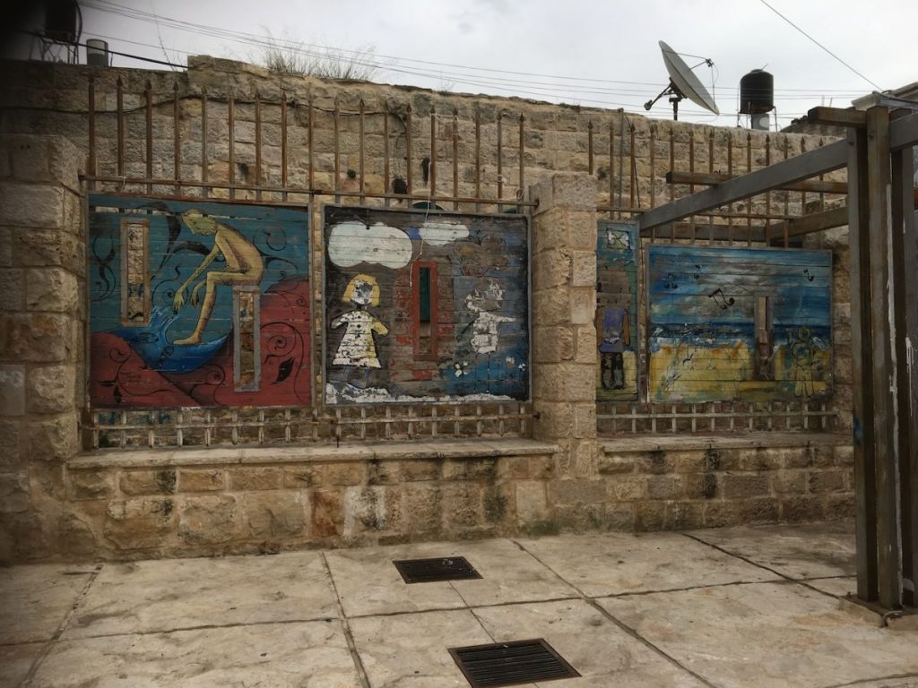 2018 11 29 Ramallah Tamer Institute Workshop Courtyard Artwork 1